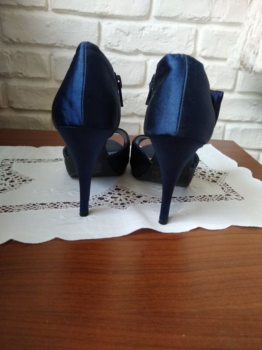 Szpilki satynowe 37