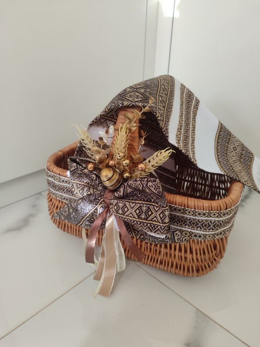 Рушник з бантом. Кошики з набором.