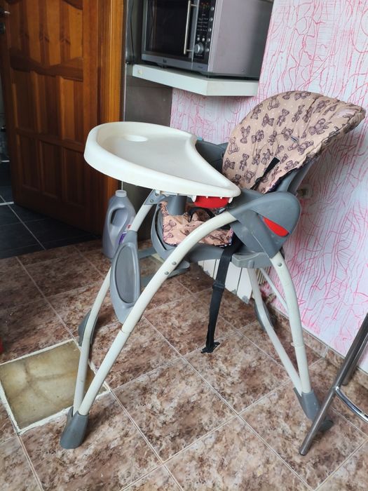 Годувальне крісло