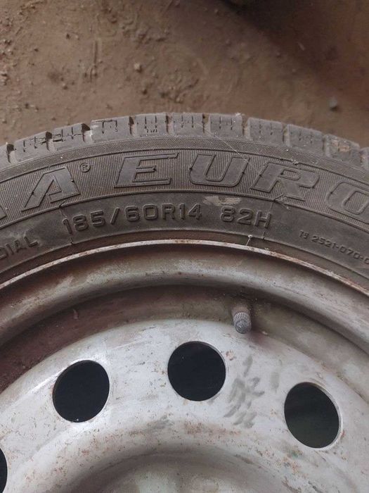 Продам диск с шиной 185 60 R14 1000 гр