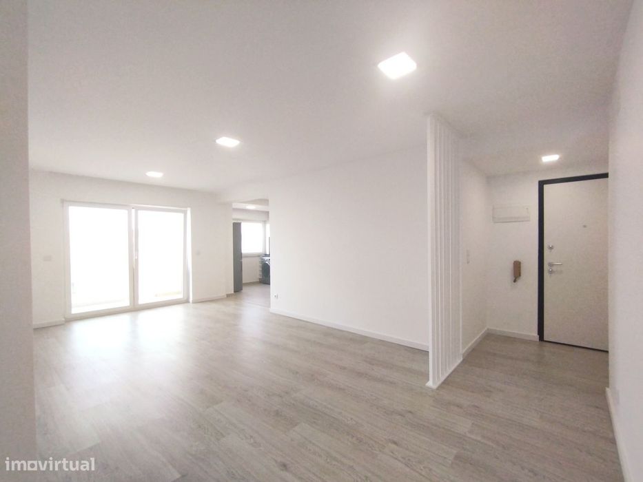 Apartamento T2 com Vista Mar no Centro de Santa Cruz