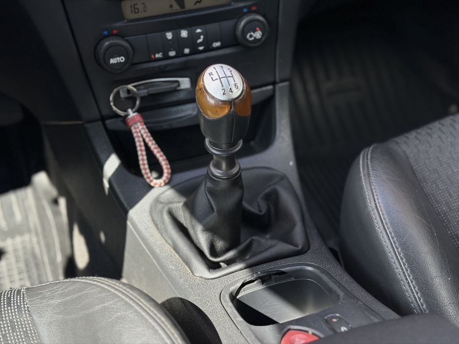 RENAULT LAGUNA 2005 року, 1.9 дизель, механіка, передній привід.