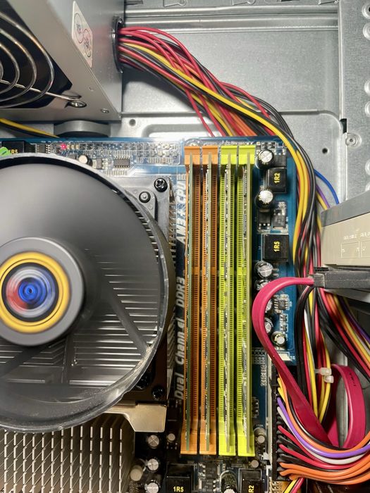 Продам ноутбук та ПК Phenom II X3 B75 / 8GB DDR3 / GTS 450