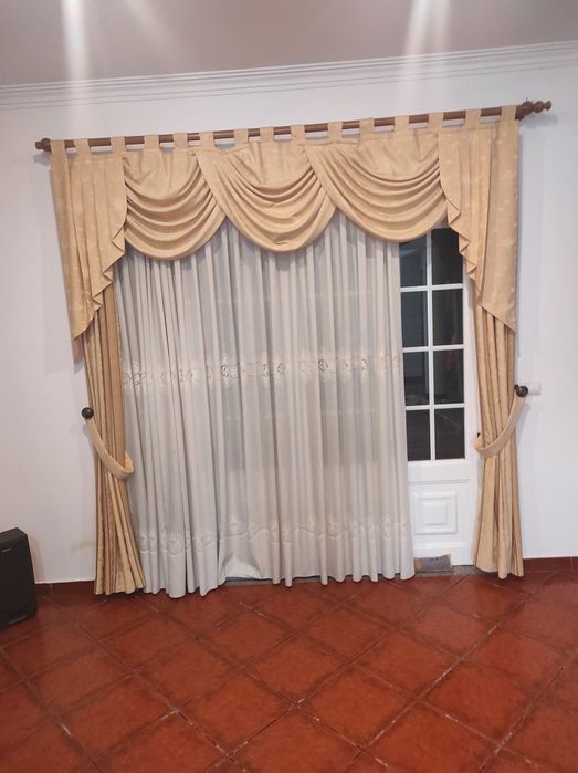 Conjunto de três cortinados completos