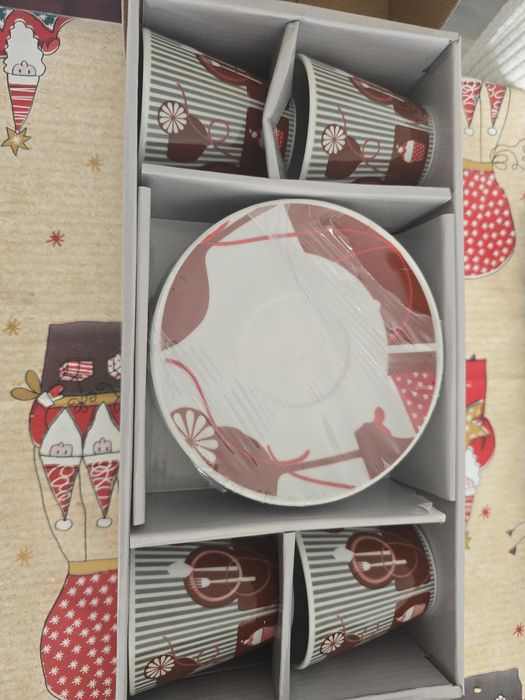 Louça porcelana canecas e pires