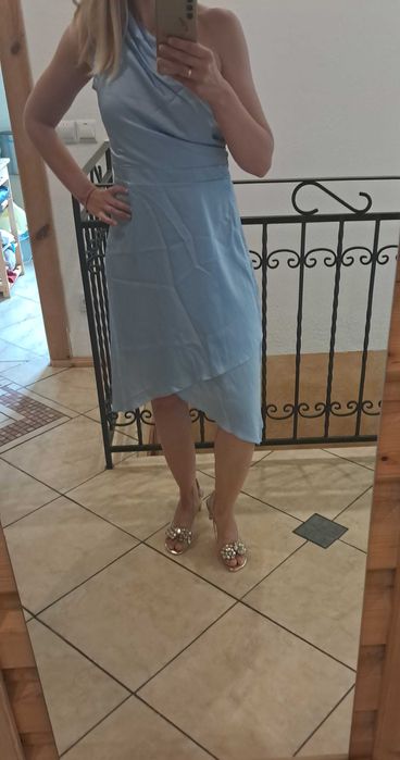 TFNC niebieska satynowa sukienka na jedno ramię rozmiar L