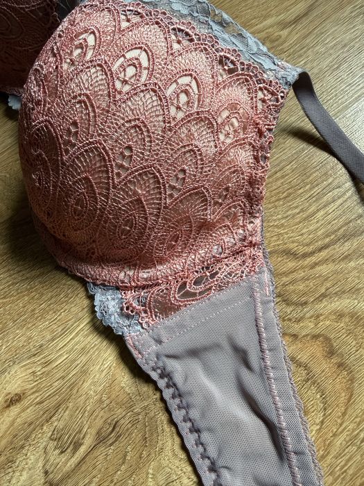 Biustonosz 85D koronka Hunkemöller