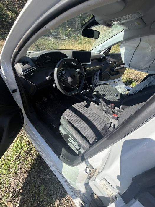 Peugeot 208 a trabalhar poucos km novo modelo