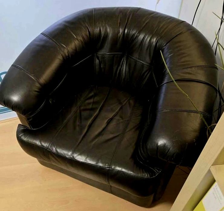 Sofa em pele preto