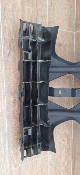 Підсилювач переднього бампера Renault Megan 2