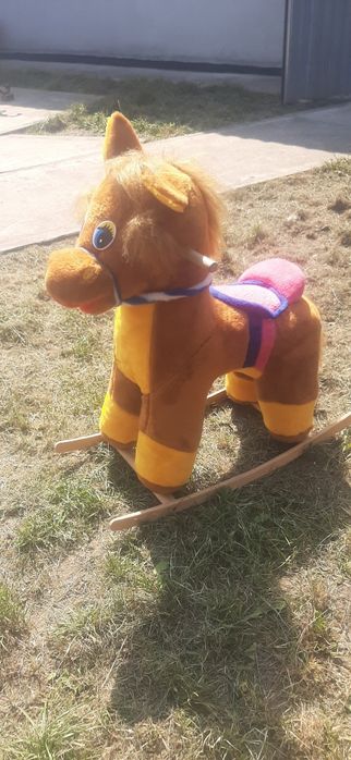 Лошадка- качалка.