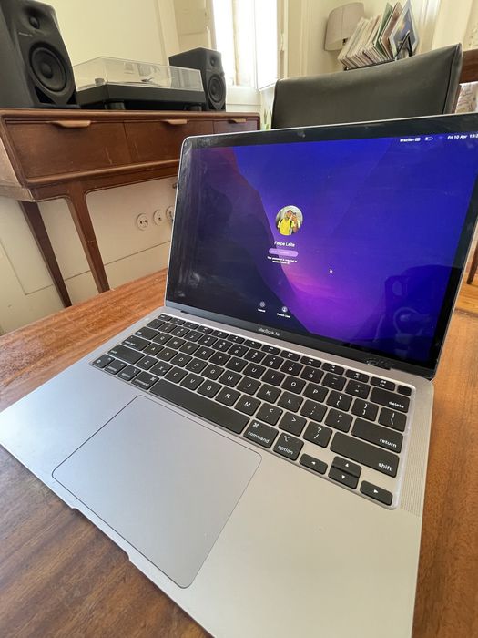 MacBook Air (2022) M1 8GB