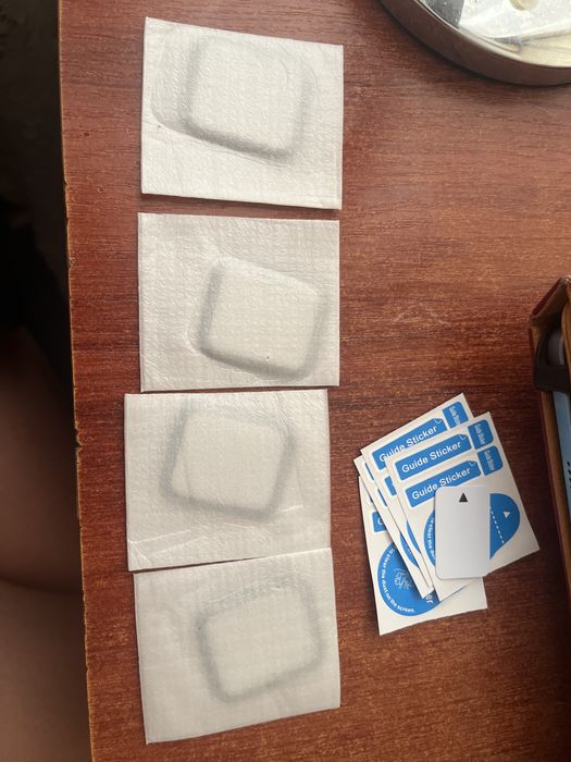 продам 4 защитных стекла на часы