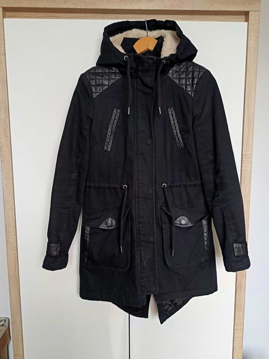 Czarna zimowa kurtka damska