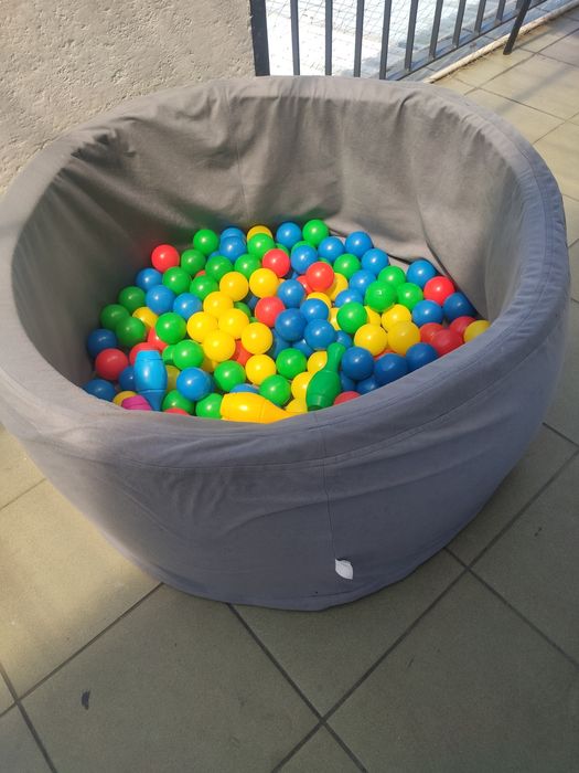 Suchy basen z kulkami welox