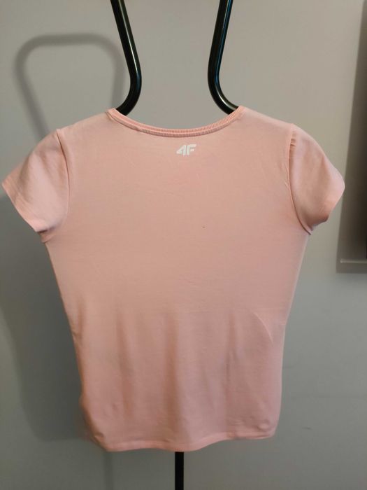 świetny t-shirt 4F w super stanie