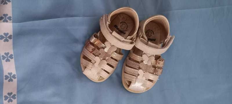 Sandálias bebé menina novas