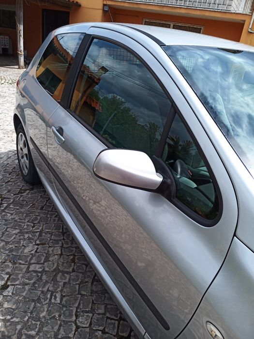 Peugeot comercial 307 HDI Turbo 1600.