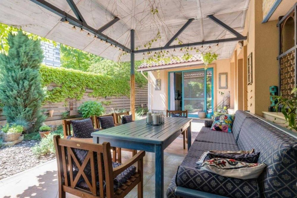 Продаж затишного маєтку в центрі Києва.