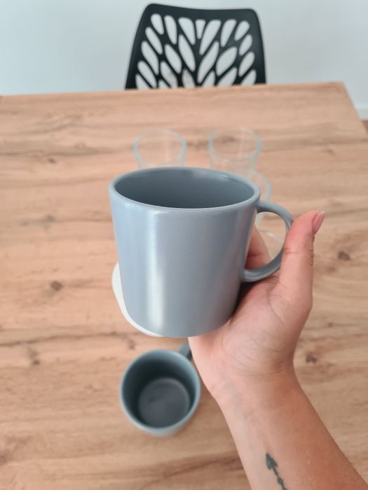 Sortido de Loiça - Copos, Taças e Canecas