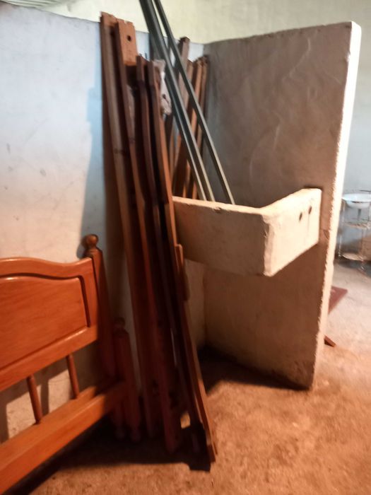 Cabeceiras de cama antigas, madeira maciça, bom estado, preço cada