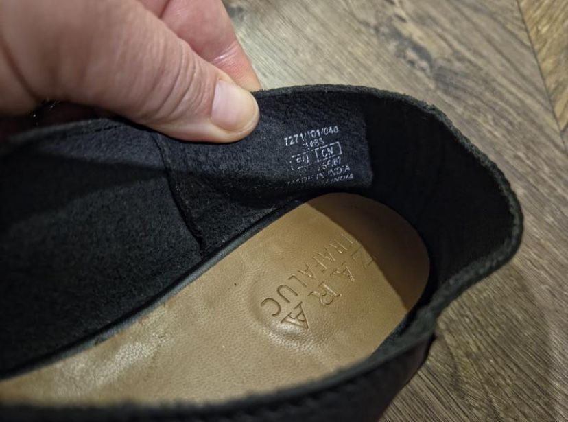 Чорні шкіряні балетки мюлі zara