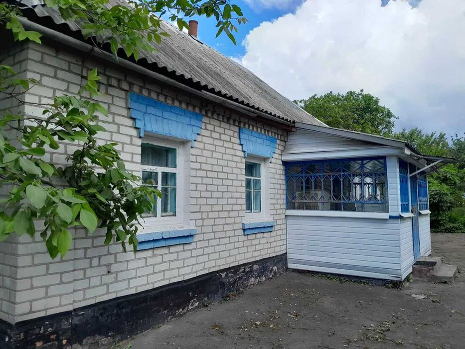 Продаж будинку в селі Берестянка.Літня кухня,погріб,криниця.