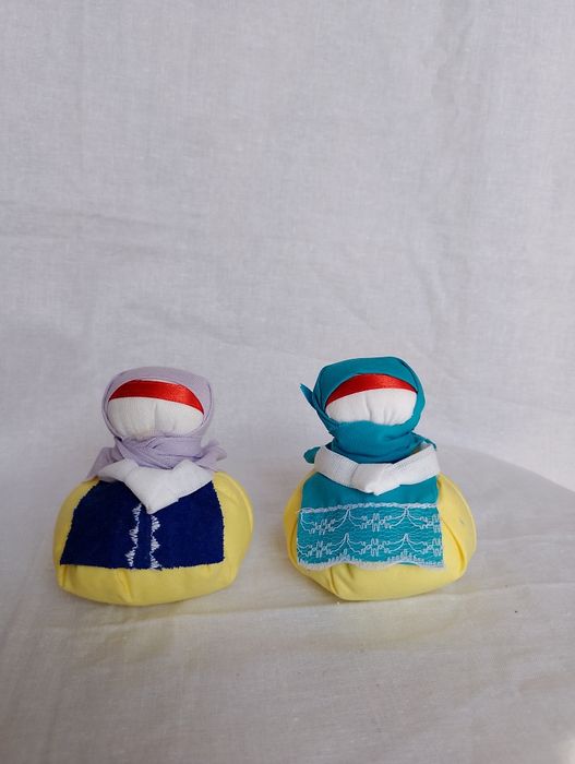 Маленька лялька-мотанка