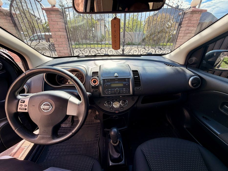 Nissan note e11.