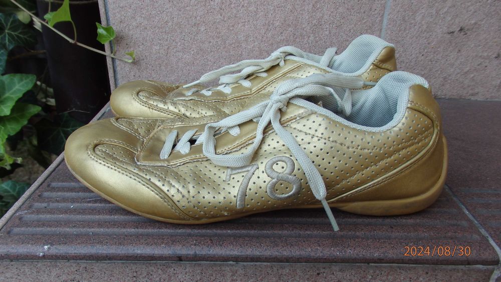 Buty sportowe firmy NowOn rozmiar 39.