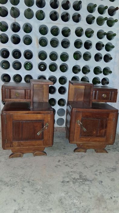 2 mesas de cabeceira antigas