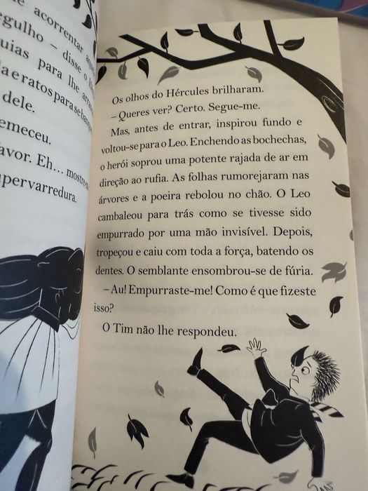 Livro Novo sem uso “Aí vem o Hércules”, colecão Heróis Aselhas.