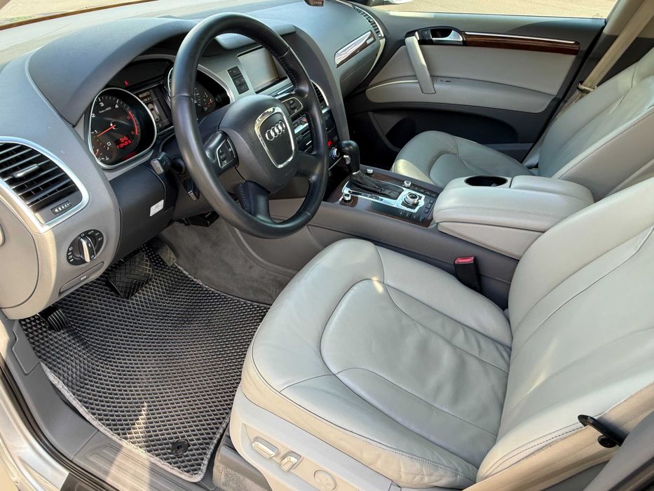 Audi Q7 3,0 Дизель 7 місць Гарний стан