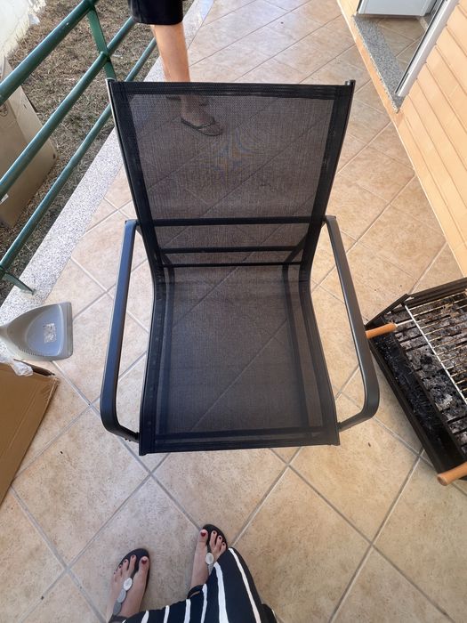 Conjunto de mesa e 4 cadeiras exterior e guarda sol