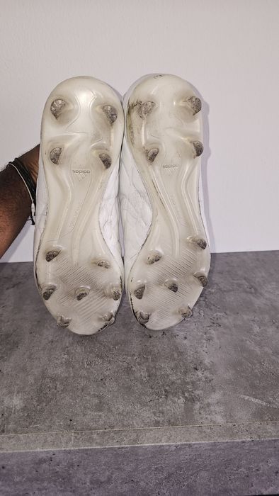 Chuteiras de Futebol Adidas Sem Atacadores Branco/Cinzento - Homem Tam. US 8.5 / EU 42
​Preço: €50