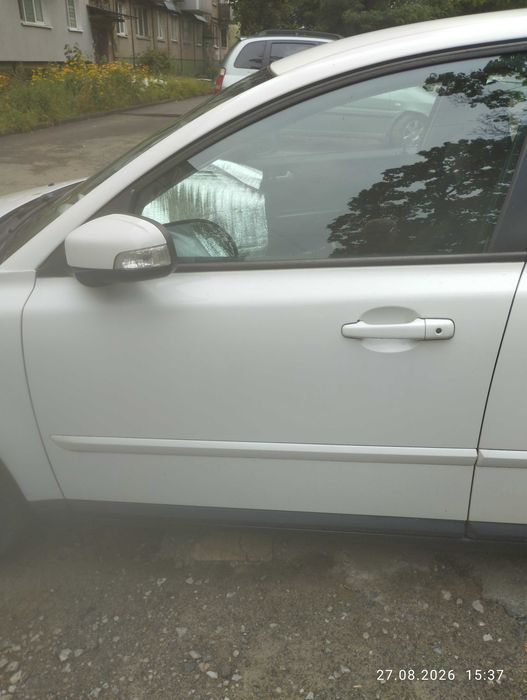Автомобіль  volvo v50