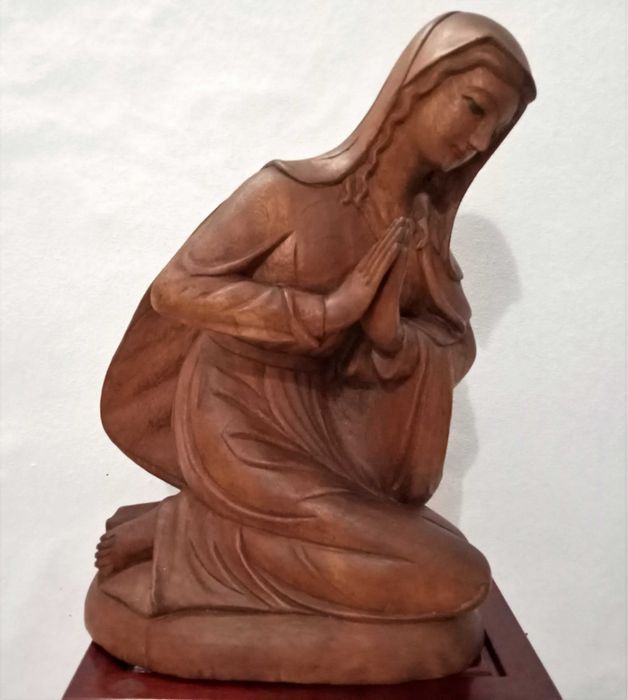 Senhora do Sim em madeira exótica