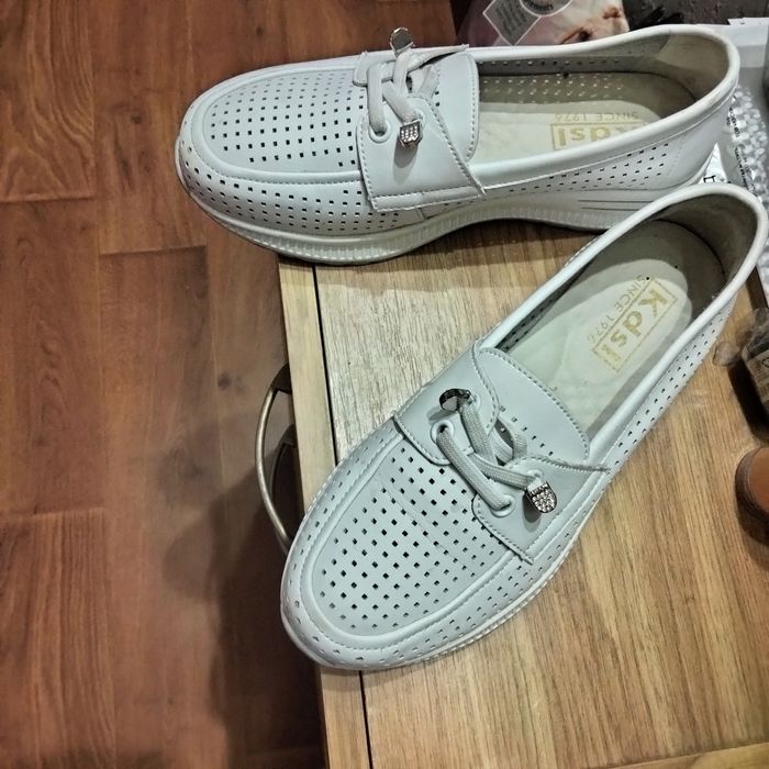 Жіночіі мокасини