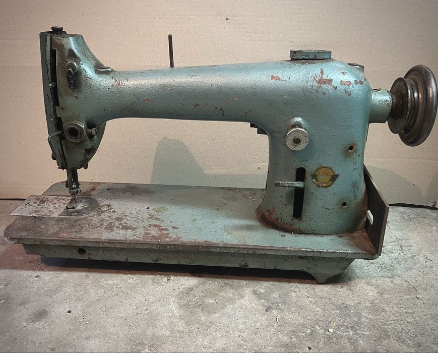 Промышленная швейная машина ПМЗ (СССР) / швейна