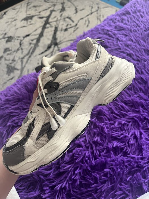 Кросівки Reserved 35 розмір