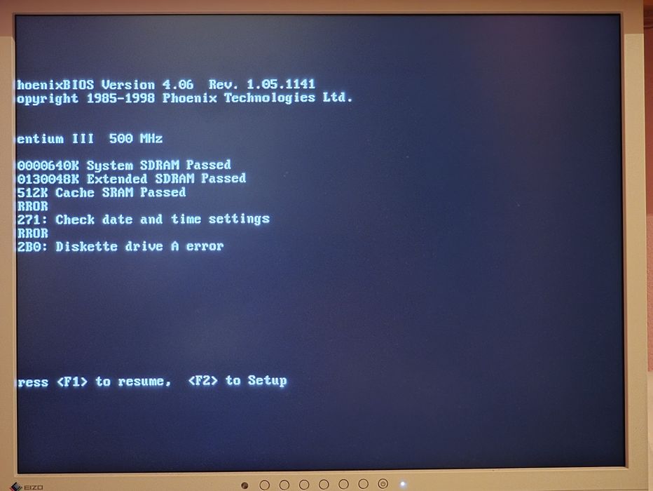 Retro stare komputery Slot1 pod Windows 98 + różne karty i akcesoria