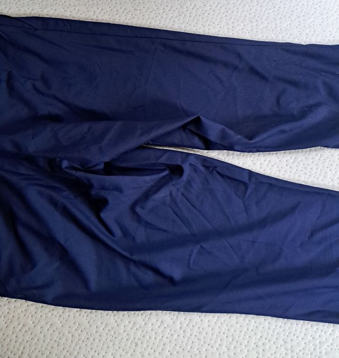 Męskie garniturowe spodnie navy – polska jakość, światowy styl!