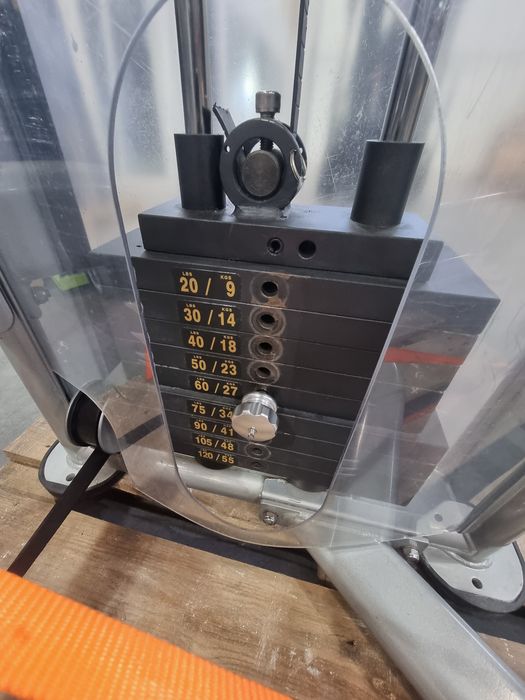 Máquina ginásio gluteus star trac