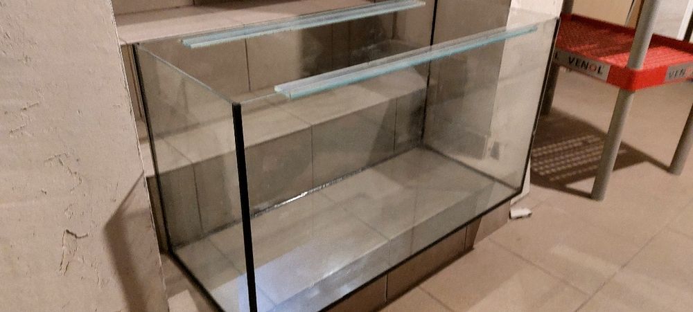 Sprzedam akwarium około 60 ltr.
