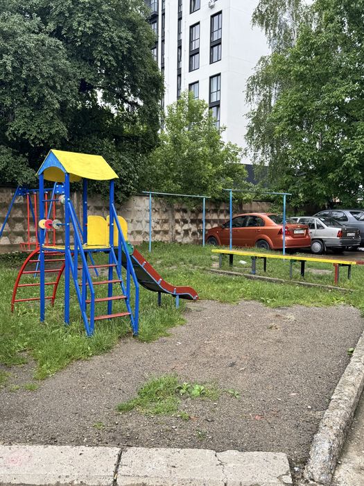Продаж 3 кім квартири готовоі до проживання.Можна під програми