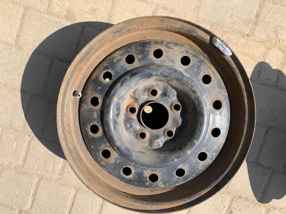 Диски  R16, 5x114,3, ET 40, DIA 66,1 з оригінальними ковпаками Nissan
