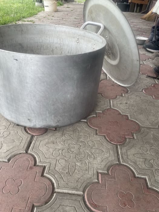 Продам алюмінієву каструлю з кришкою- 40л.