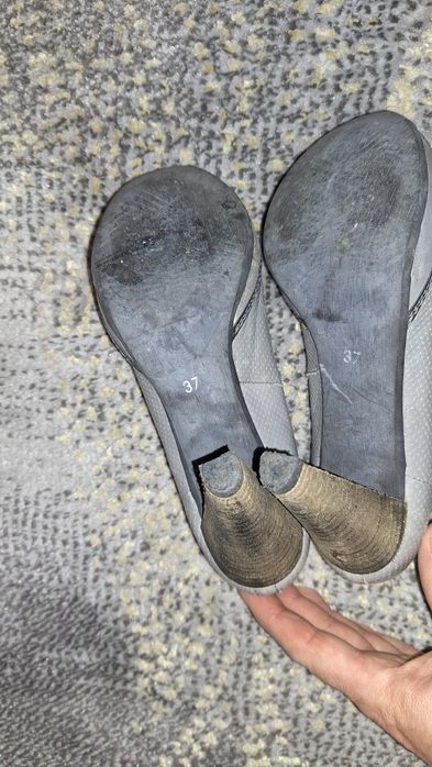 Buty szpilki na obcasie Carinii Glamur włoskie rozmiar 37 skóra