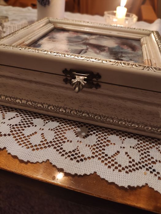 Szkatułka na biżuterię