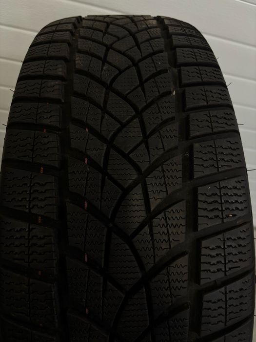Opony Zimowe 235/60/18 GoodYear UltraGrip 2025r